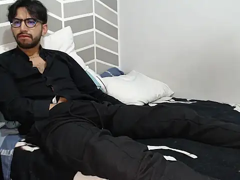 thomass1018 - Thomass1018's free webcam - UK Sex Cams