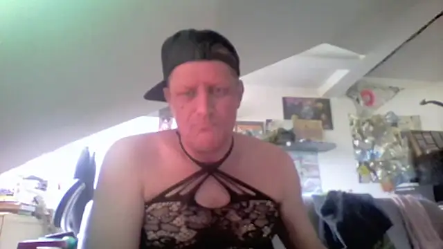 Bigthroaterboy webcam