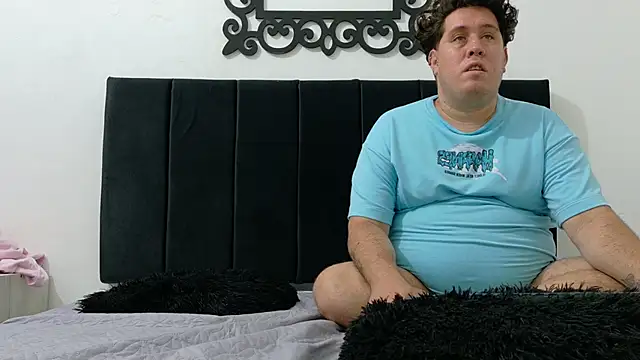 PinkQueen23 webcam