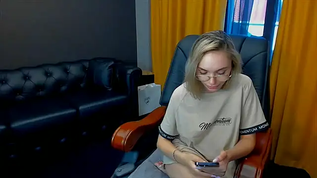 HaleySweet18 webcam