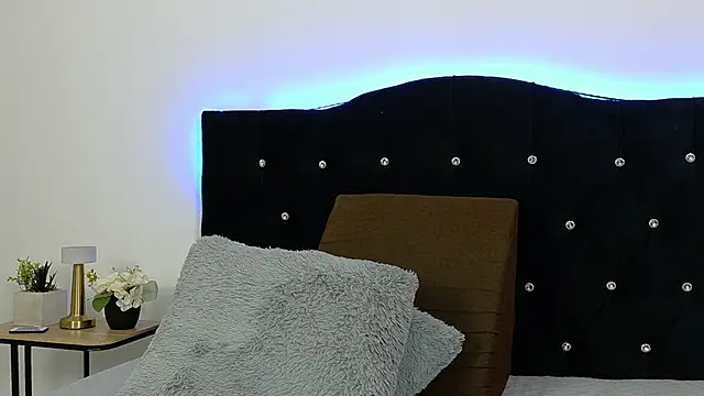Nira_Lux webcam