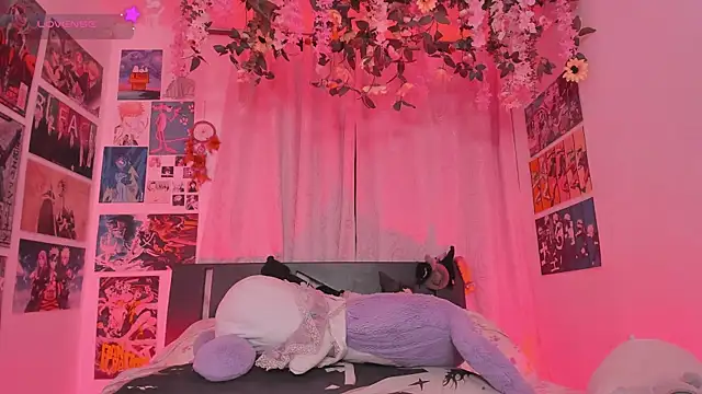 MissCurvyTop webcam