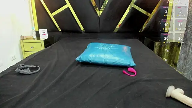 agatha_fit webcam