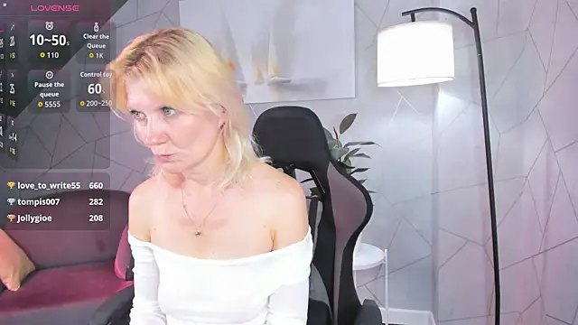 Julie_Lucas webcam