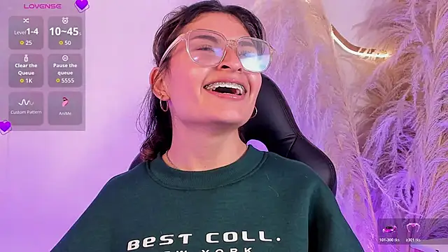 Watch emilymjs_ live on EroticFlix - High definition streams
