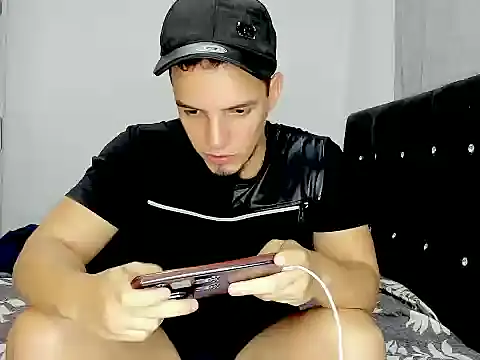 LeoBonucci2519 webcam