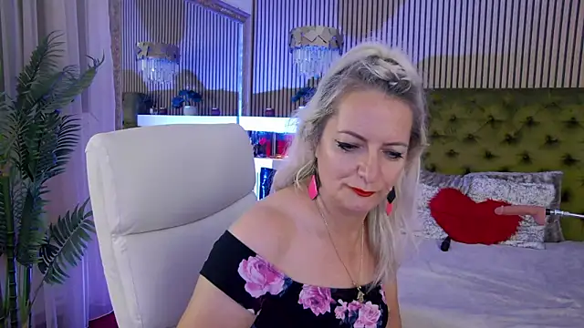 Watch LadyTouch live on EroticFlix - High definition streams