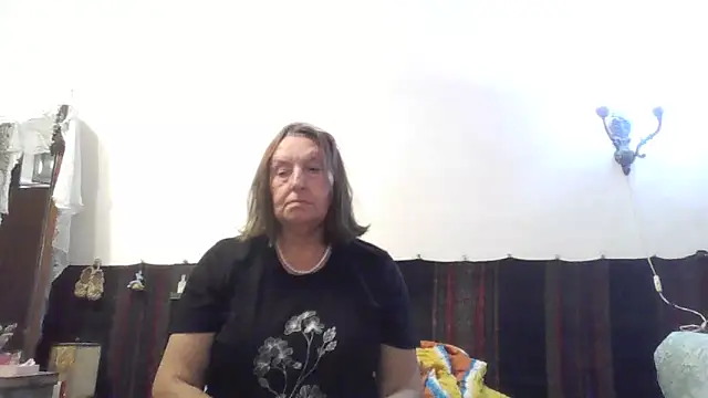 AnnaLive570 live cam on StripChat