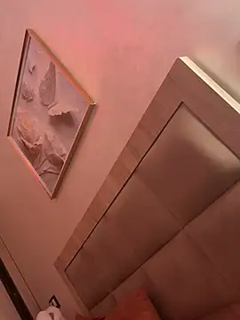 YaraQueen webcam