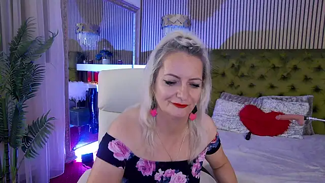 LadyTouch live cam on StripChat
