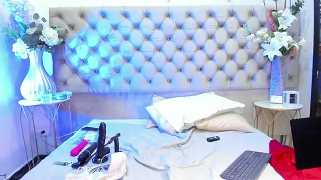 Watch LezyTompson live on EroticFlix - High definition streams