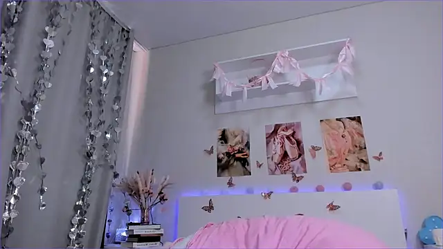 Milly_Lane live cam on StripChat