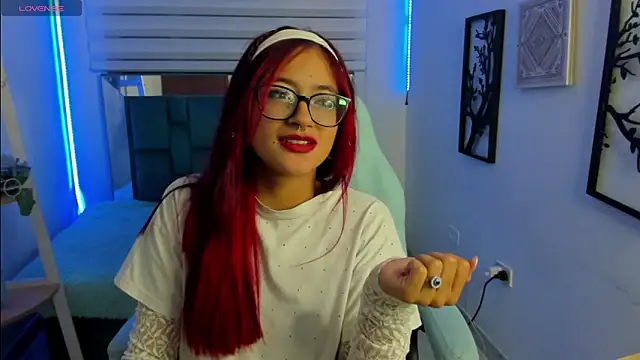 Sara_Red_X webcam