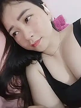 lovelillyy69 - LoveLillyy69's free webcam - UK Sex Cams