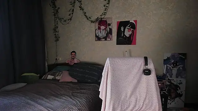 Love_is_Lola webcam