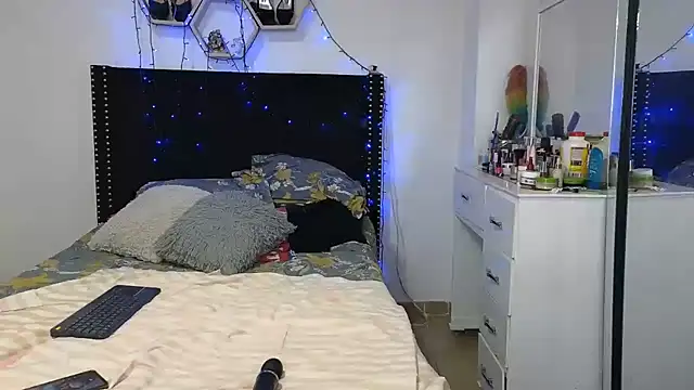 charlotte_077 live cam on StripChat