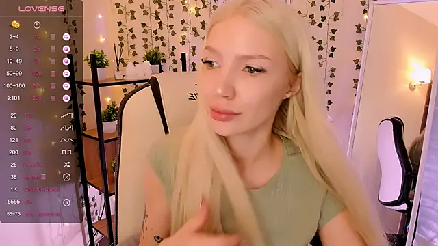AnyaTaylor_ webcam