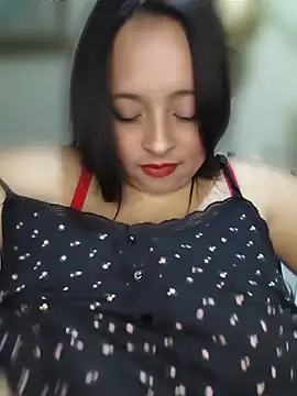 Gatitadiablita35 webcam