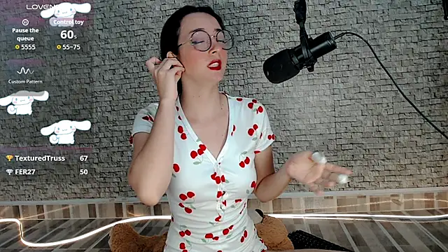 emma_unu live cam on StripChat