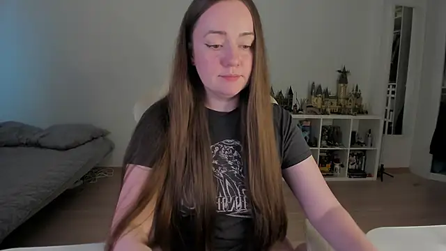 WalkingGirl webcam
