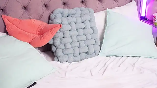 JenniferLovve webcam