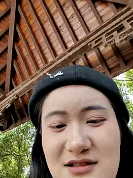 ccav217 (F young) - 公园庭子当着大爷的面扣小穴The park courtyard was take
