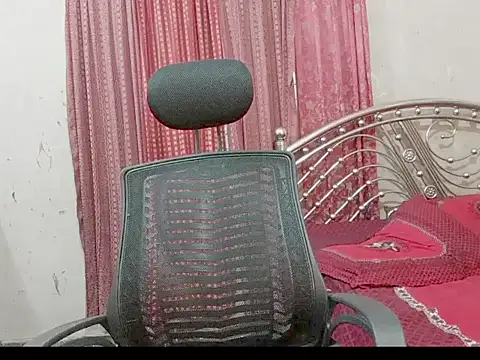 Nusrat_Faria live cam on StripChat