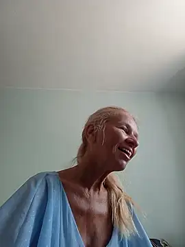 ViktoriaSexi1 live cam on StripChat
