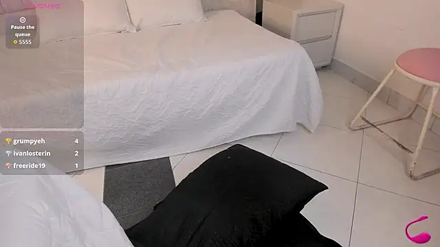 LilithBloom7 webcam