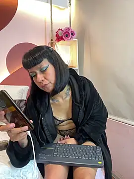 Valkiriia_wiine webcam
