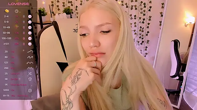 AnyaTaylor_ webcam
