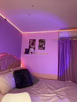 MiaAdams21 webcam