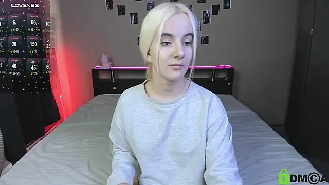 Naomi1Hinata webcam