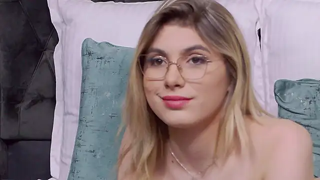 Watch AnnieNox live on EroticFlix - High definition streams
