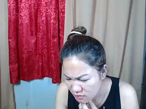 urpretty_hotmama webcam