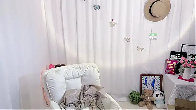 Ella-008 webcam