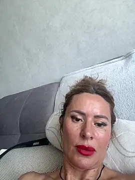 Tania201243 live cam on StripChat