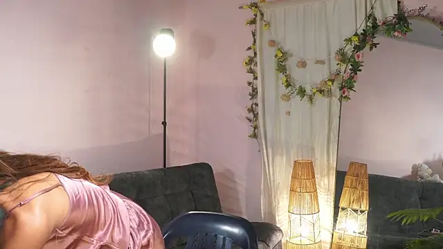 Kenueyaraina - Trans webcam sex chat