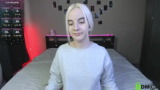 Naomi1Hinata webcam
