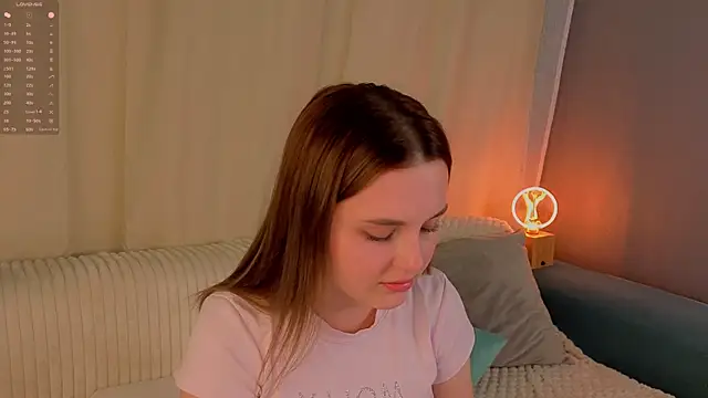 LorriMonz webcam