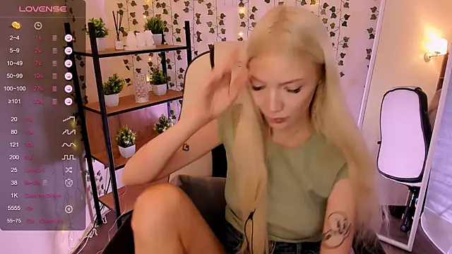 AnyaTaylor_ webcam