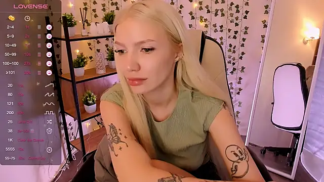 AnyaTaylor_ webcam