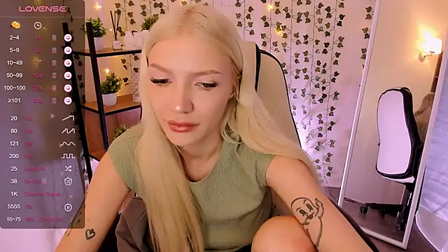 AnyaTaylor_ webcam