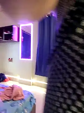 noty_girl2 webcam