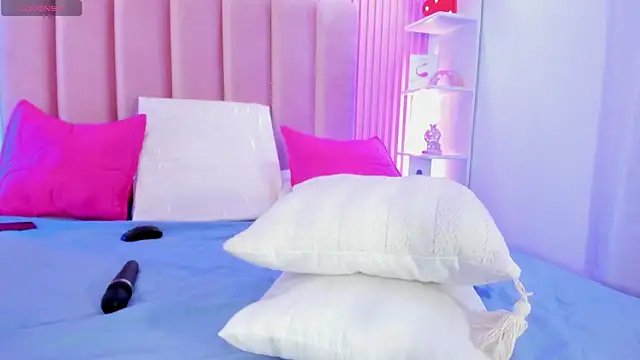 ArianaRougee webcam