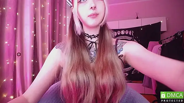 JustMeowGirl webcam
