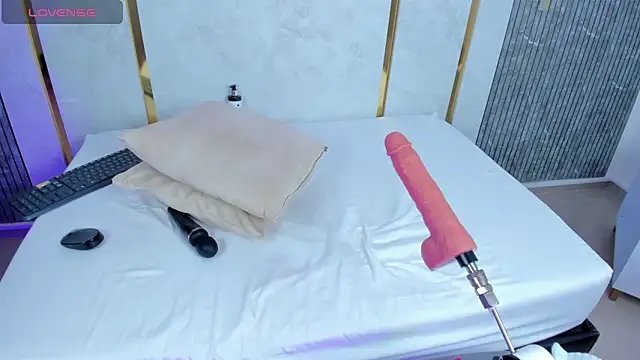 amor_smith_ webcam