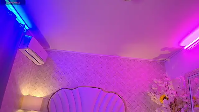YazminJenner webcam