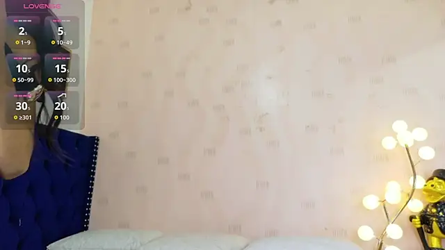 littleebonymommy live cam on StripChat