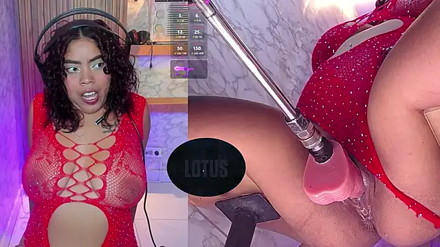 NinaCapelli webcam
